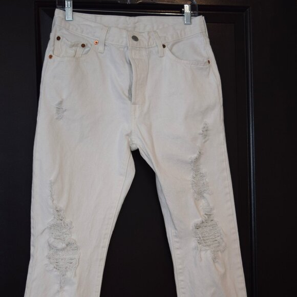White Levi's 501's w/a‎ button fly 29x30 - Picture 1 of 13